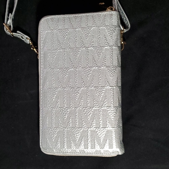 Silver metalic color phone & wallet . - Picture 4 of 9